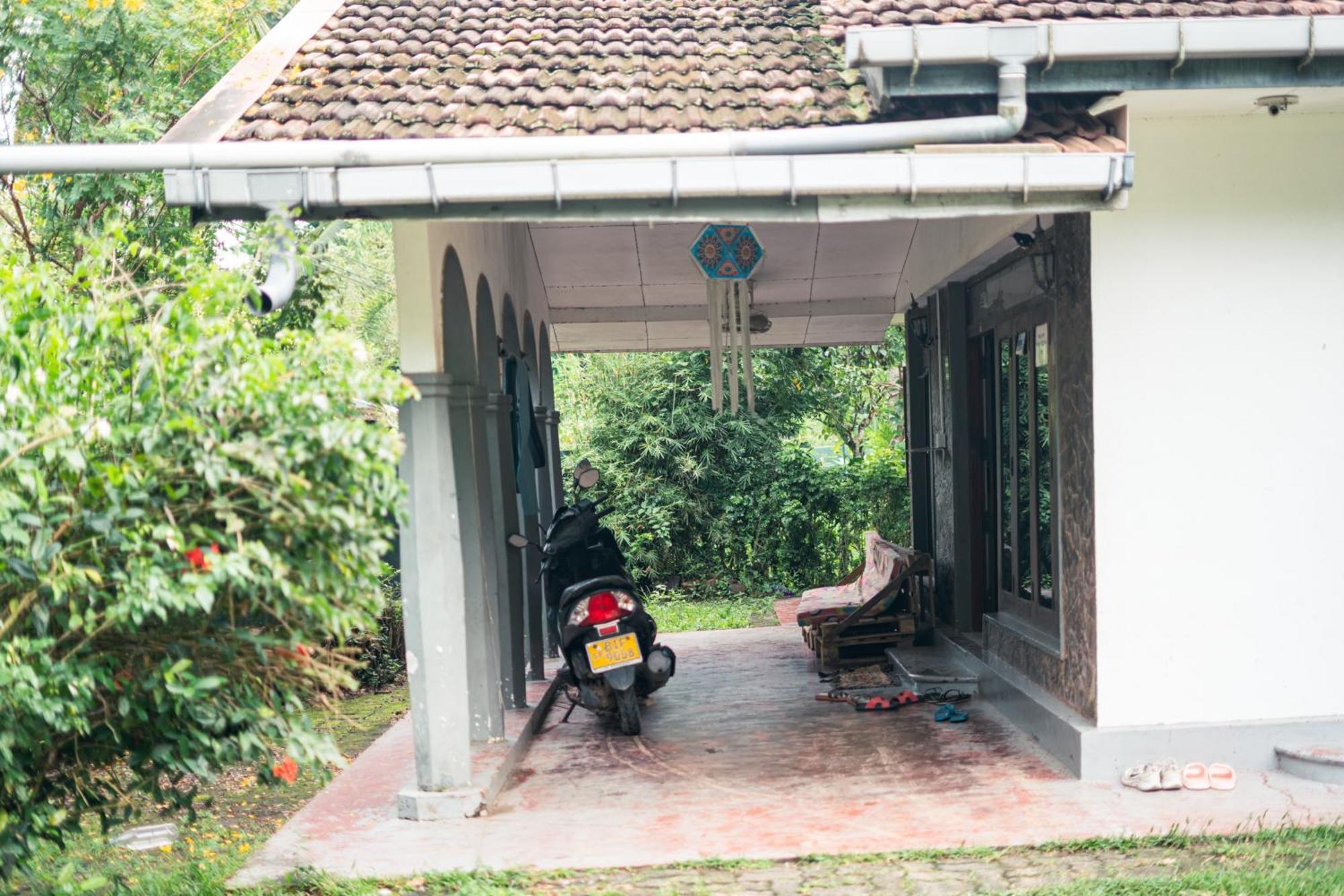 Hostel Singha Lounge Unawatuna Exterior photo