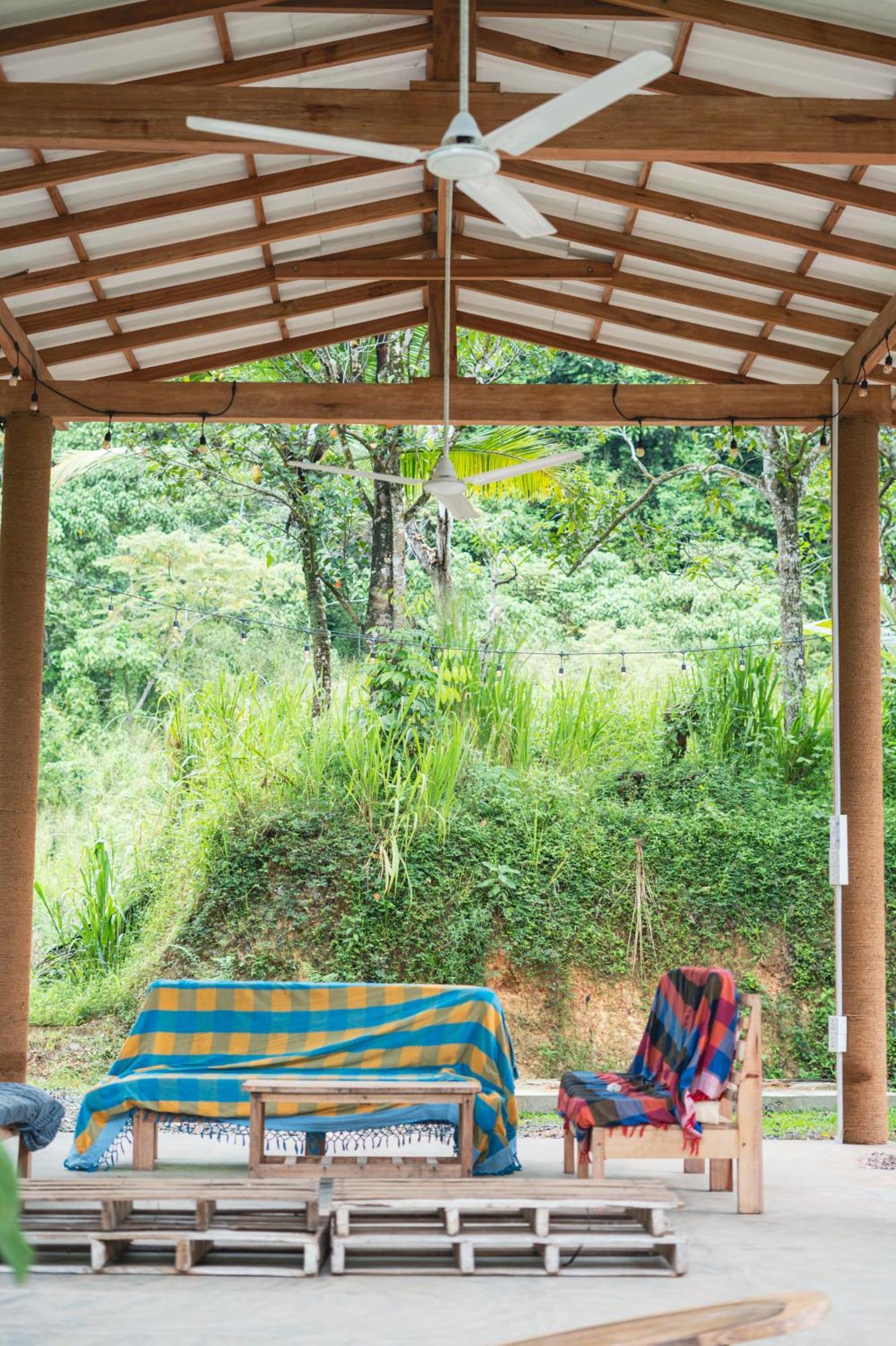 Hostel Singha Lounge Unawatuna Exterior photo